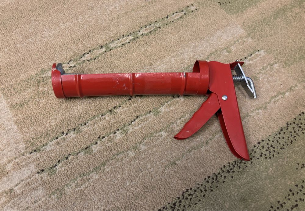 Pistolet, wyciskacz do kleju
