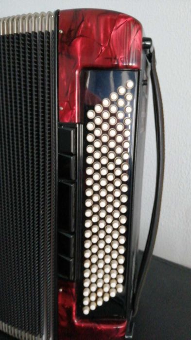 Acordeão Weltmeister (4ª voz - 120 baixos)