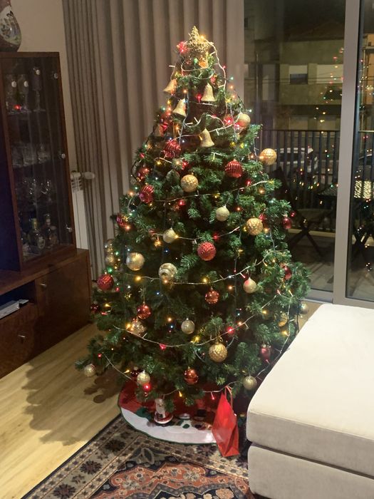 Arvore Natal com todos os enfeites e iluminaçoes