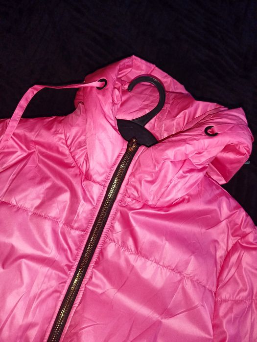 Różowa kurtka ze ściagaczem
