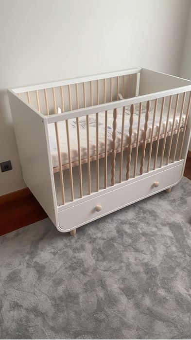 IKEA MYLLRA berço com gaveta