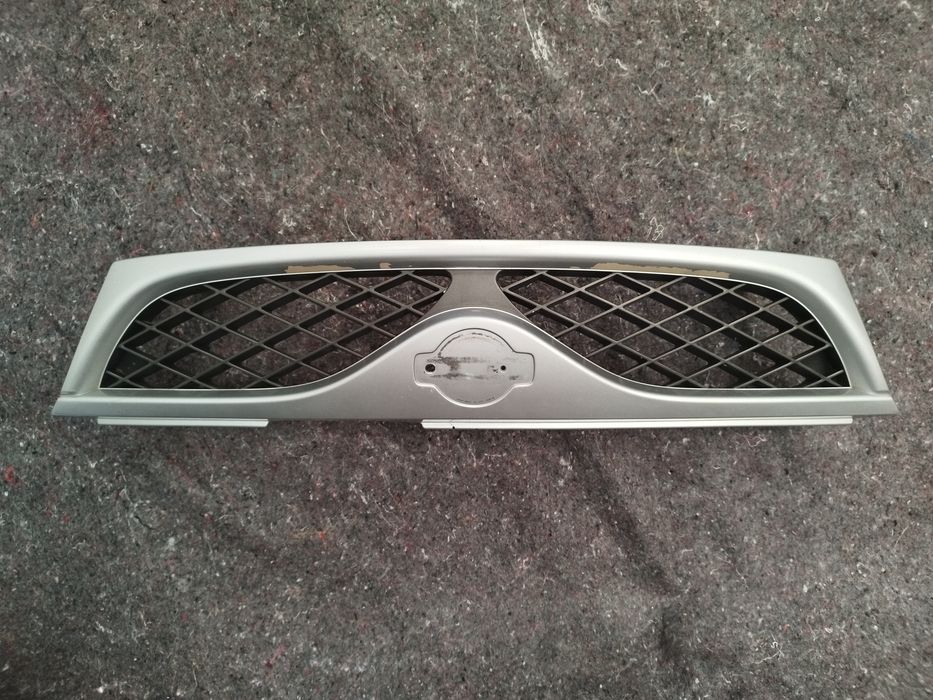 Grelha frontal Nissan Almera N15