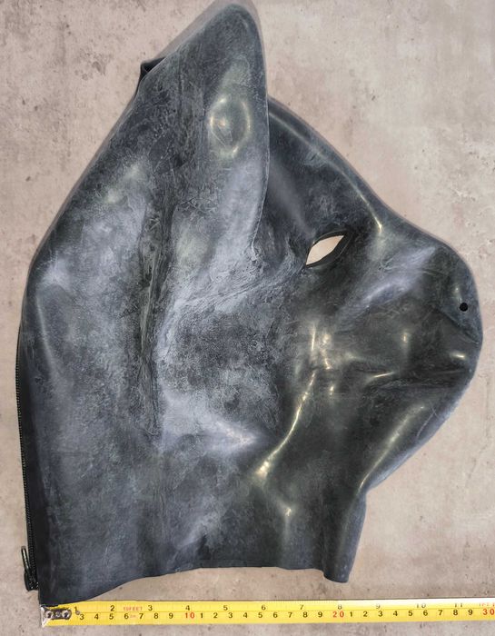 Maska piesek lateks lateksowa czarna