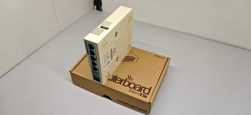 Мощный gigabit  Wi-fi Mikrotik RB951G-2HnD 300Мб USB роутер