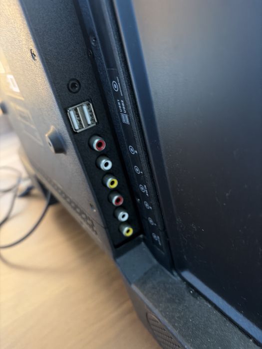 Tv 32” + chrome cast com comando