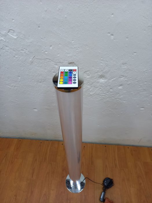 Kolorowa lampa. Sterowanie pilotem.