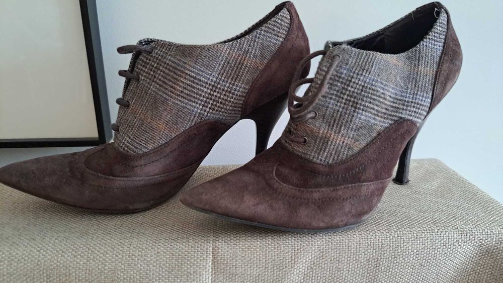 Pantofle, czółenka,  buty do kostki na obcasie,  zamszowe - Guess