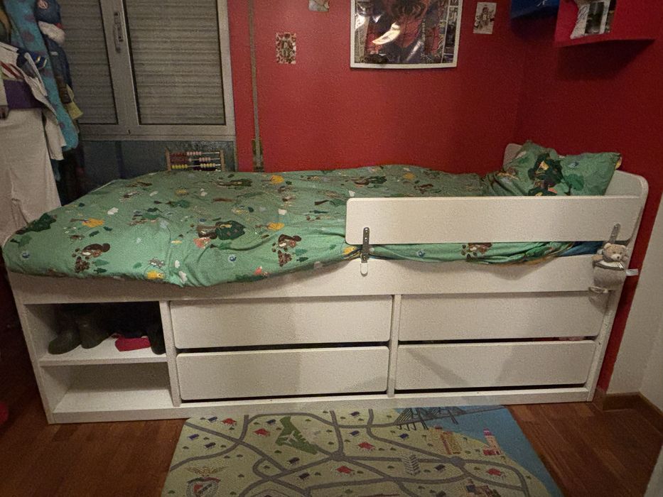 Cama SLAKT com colchao COMO NOVA