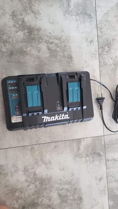 Ładowarka dwuportowa Makita DC18RD: