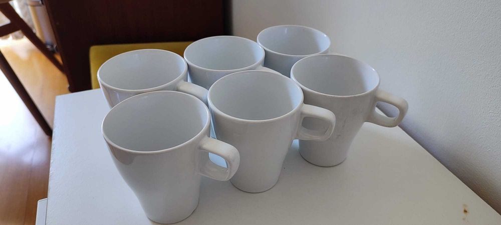 Chávenas brancas IKEA