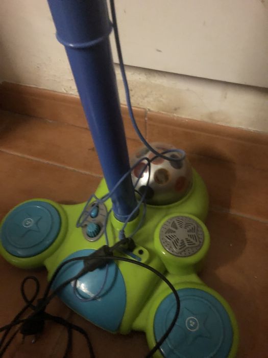 Microfone com luzes diaco