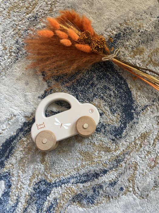 Label Label drewniane autko z raczka