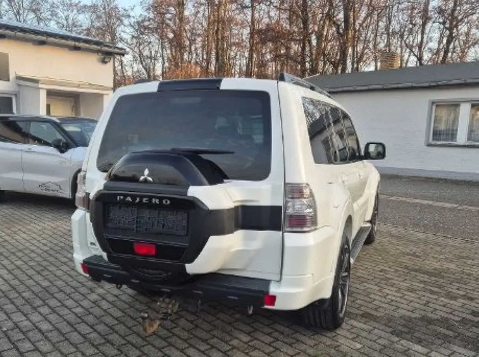 Mitsubishi Pajero      2017