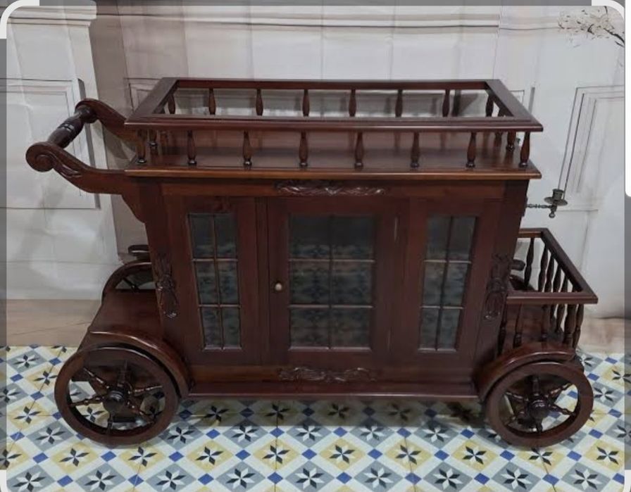 Сервировачный -стол карета б/у