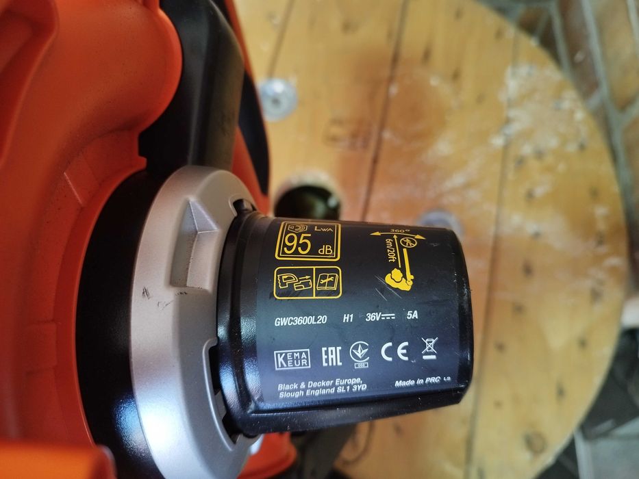 Black+Decker Akumulatorowa dmuchawa do liści i odkurzacz GWC3600L20