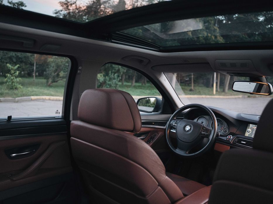 Продам власну BMW 5 Series 218 к.с універсал, топ комплектація