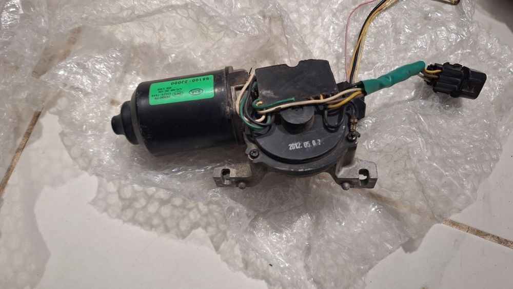 Моторчик склоочисника передній KIA Hyundai