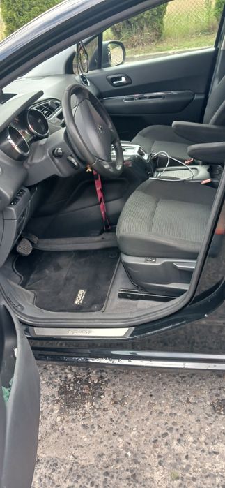 Peugeot  5008...