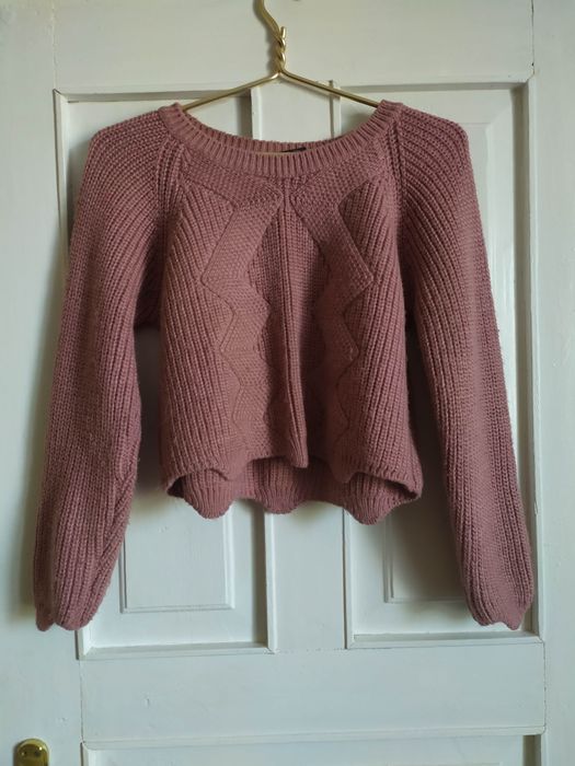 Жіночий светр вкорочений