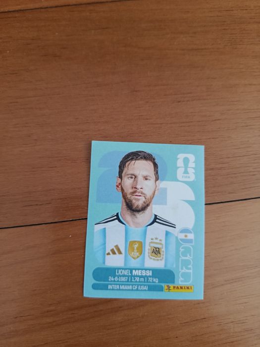 Vendo cromo Lionel Messi mundial 2026 em ótimo estado