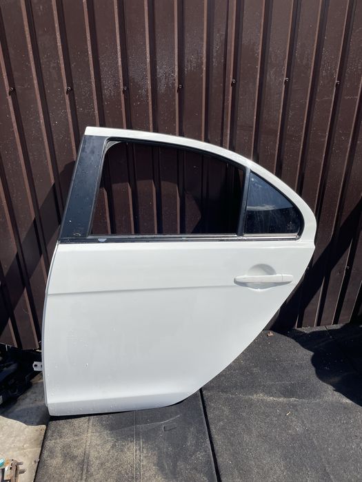 Задні ліві двері Mitsubishi Lancer 10 x