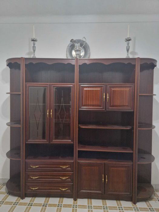 Estante de madeira clássica