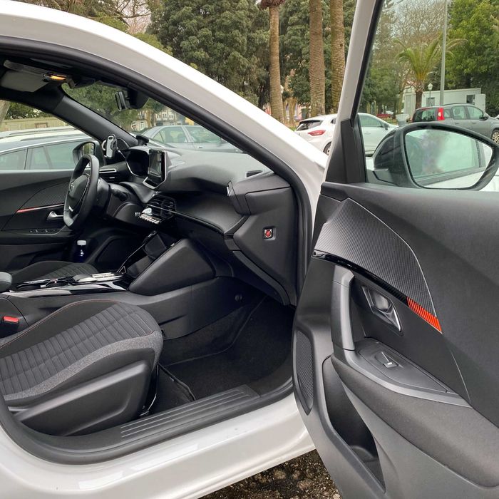 Peugeot e‑2008 Active Pack 50 kWh  , SOH 97,4%, Como Novo