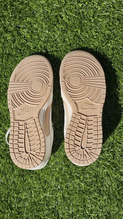 Sapatilhas Nike Dunk Low Brancas e Bege