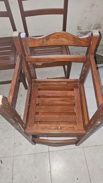 Conjunto 4 cadeiras madeira.