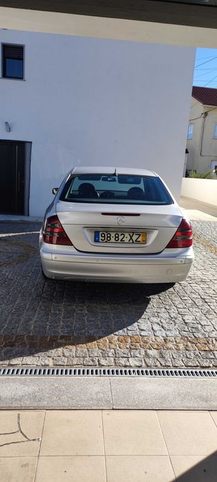 Mercedes-Benz E 220 CDI Automático – 150 cv – 2002