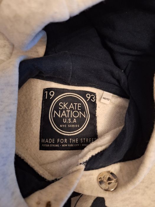 Bluza z kapturem SKATE TECH – dla fanów deskorolki i miejskiego stylu!