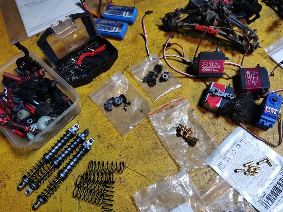 Lote de peças e materiais para rc