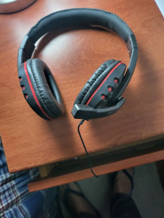 Phones Headsets .