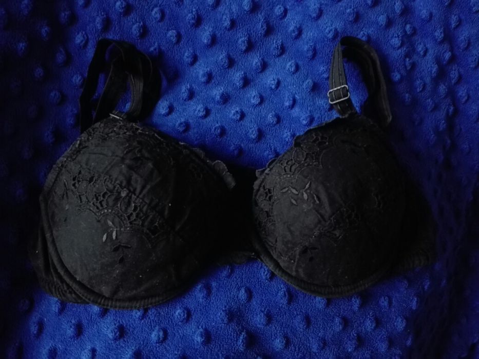 Usztywniany stanik, biustonosz 75B