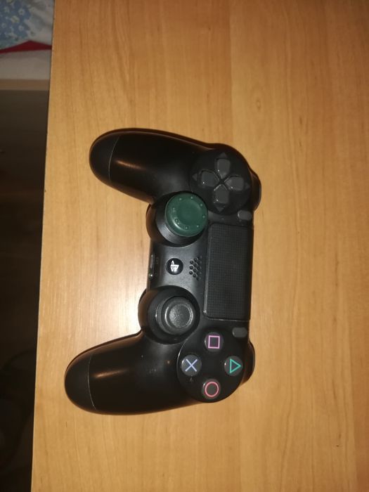 PlayStation 4 + 2 pady, kable hdmi, zasilajacy