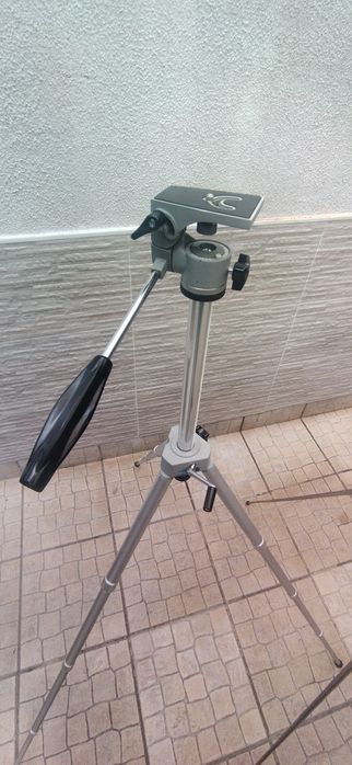 Tripé móvel ajustável