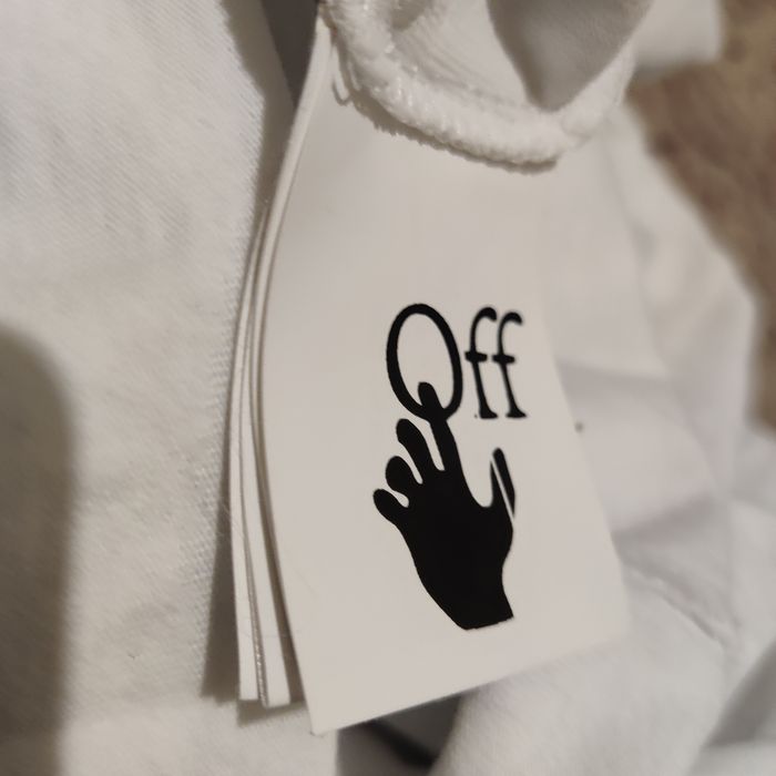 Off-white metal arrows