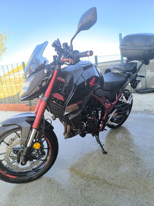 Honda Hornet 750 2024 c/ muitos extras