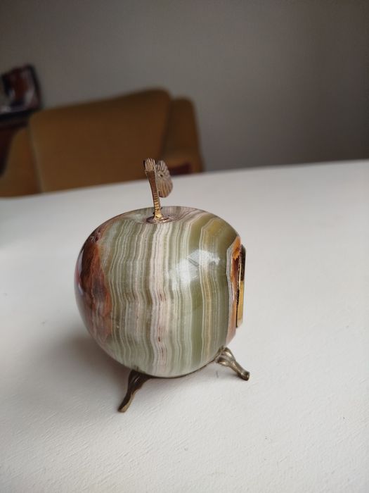 Часы из натурального камня