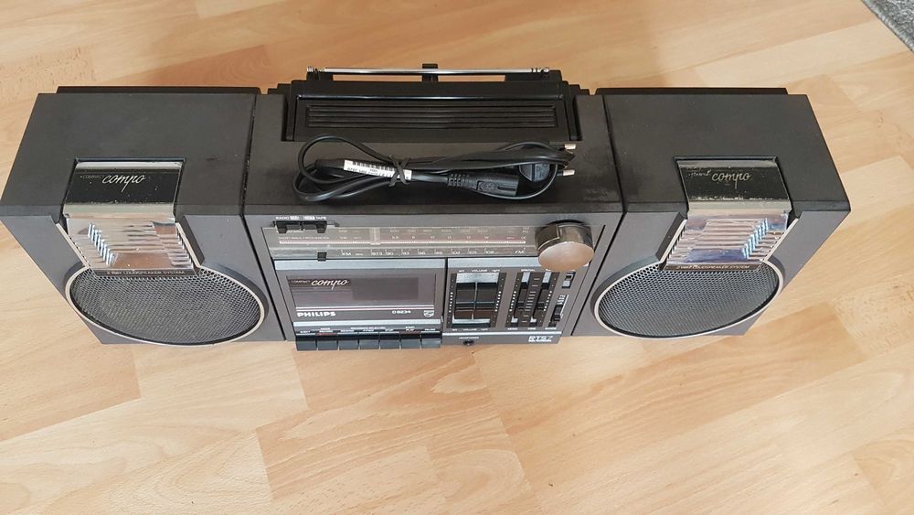 zabytkowy BoomBox Philips D-8234 z lat 80.