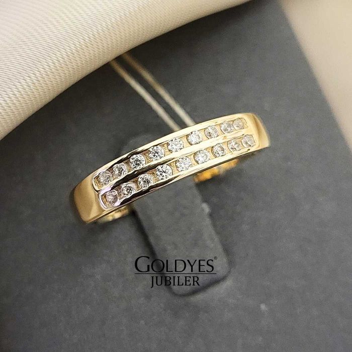 Złoty pierścionek z cyrkoniami obrączka próby złota 585