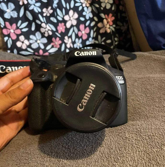 Vendo maquina fotográfica canon 2000D
