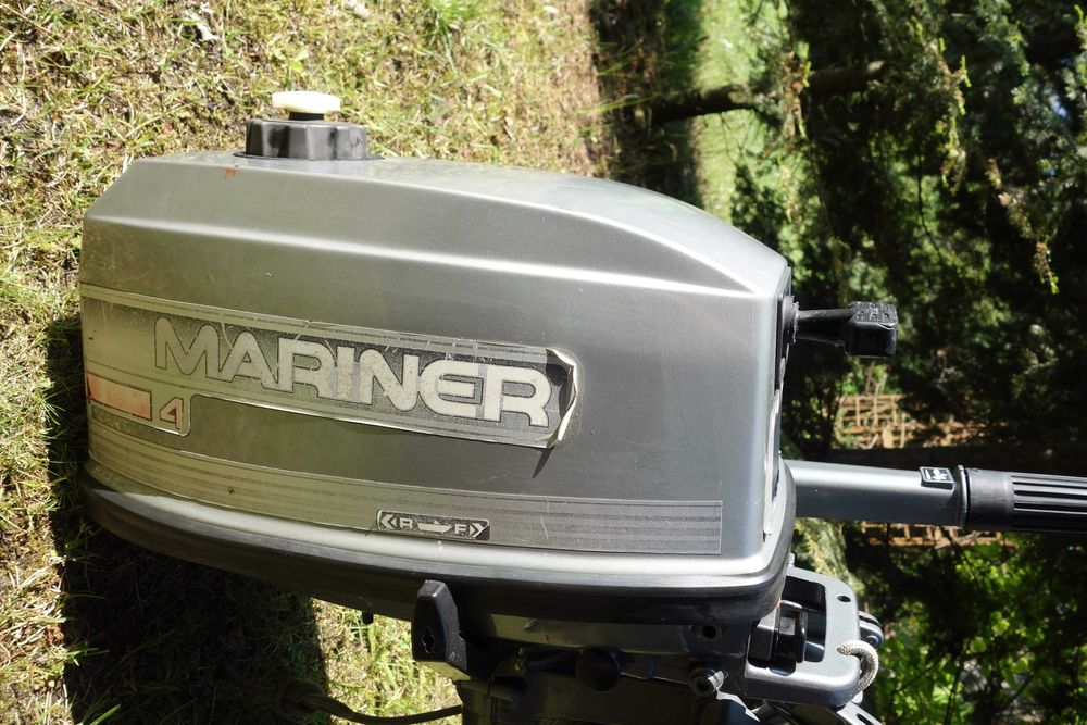 silnik spalinowy dwusuwowy marki Mariner 4