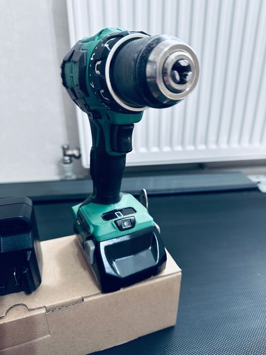 Шуруповерт Hitachi з АКБ і зарядкою