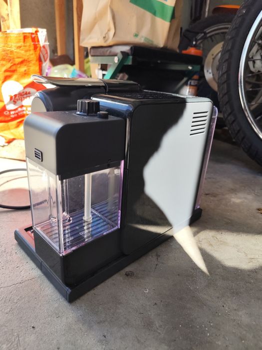 Máquina de café Nespresso delonghi EN560B