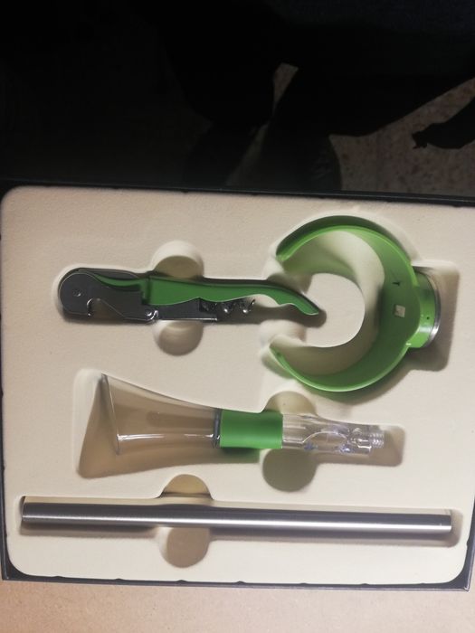 Wine bottle opener tools.442279026744381440