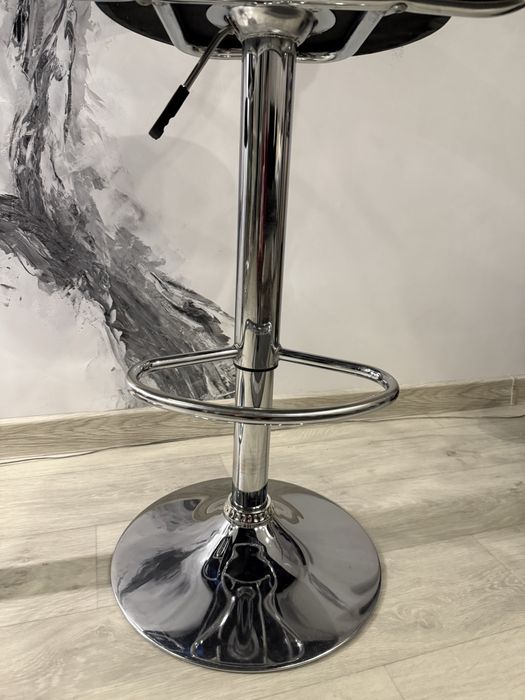 Барний стілець зі спинкою