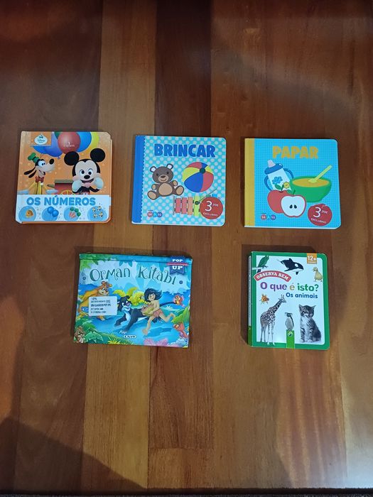 Livros e puzzles para crianças
