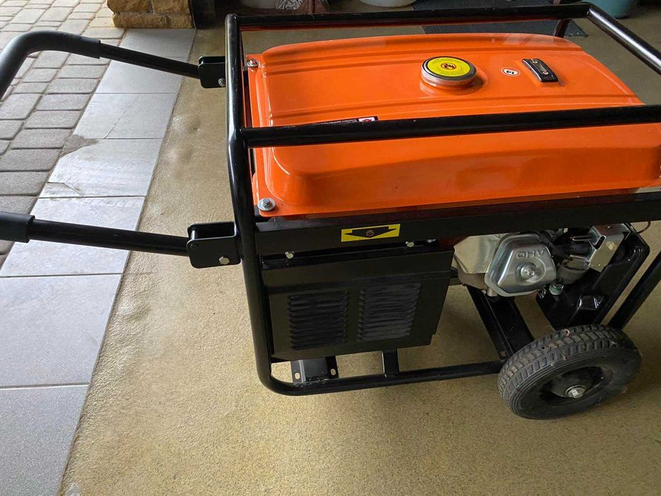 Продам генератор STURM PG8765E