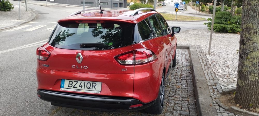 Renault Clio carrinha muito bonita e com muita qualidade .Tem garantia  de 18 meses de comum acordo . Pode ver mais pormenores em Dannycar.pt